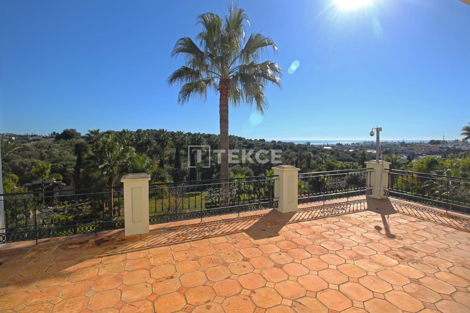 Villa for sale in Benahavis with pool - € 13,950,000 (Ref: 8966186)