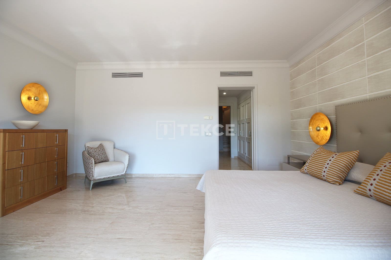 Villa for sale in Benahavis with pool - € 13,950,000 (Ref: 8966186)