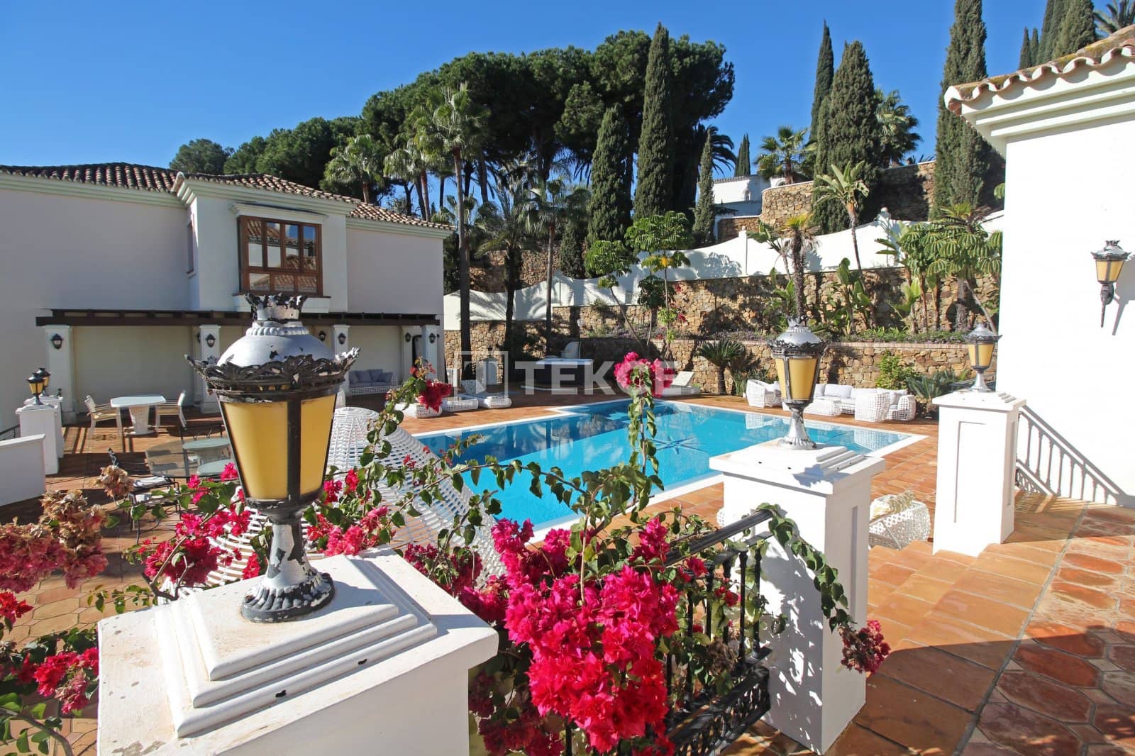 Villa for sale in Benahavis with pool - € 13,950,000 (Ref: 8966186)