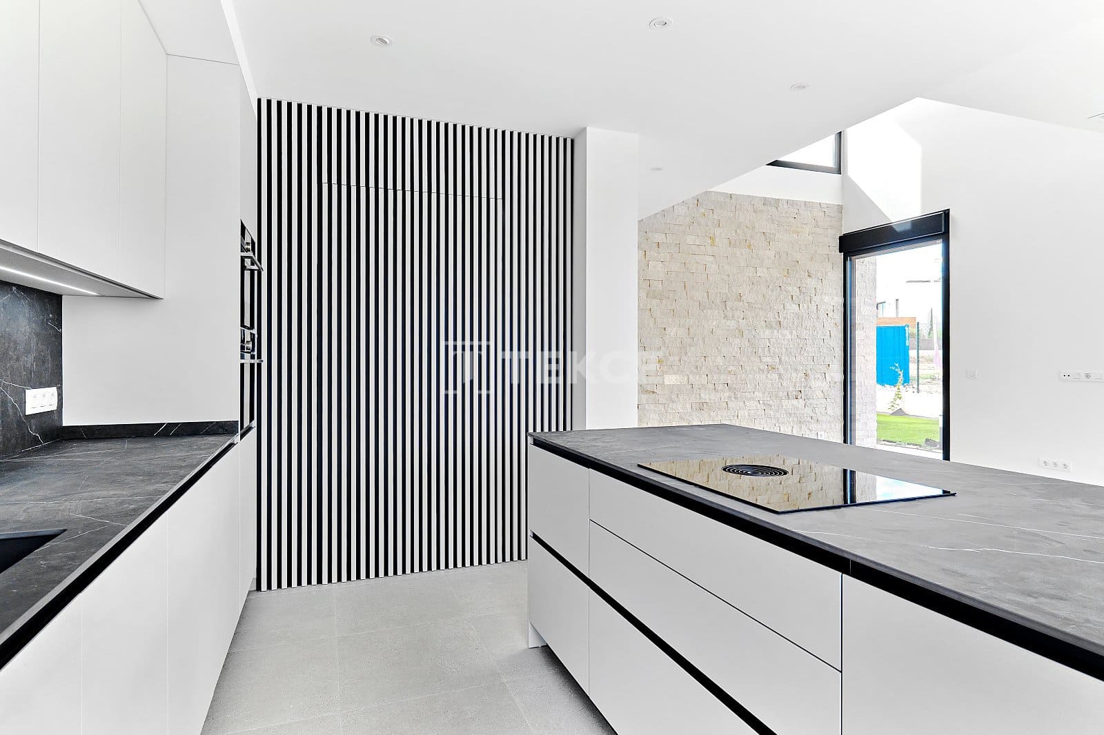 3 bedroom Villa for sale in Orihuela with pool - € 760,000 (Ref: 8971670)