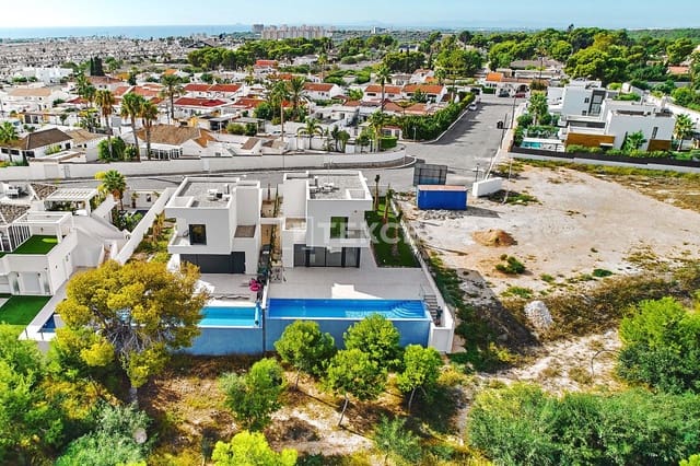 Chalet de 3 habitaciones en Orihuela en venta con piscina - 760.000 € (Ref: 8971670)