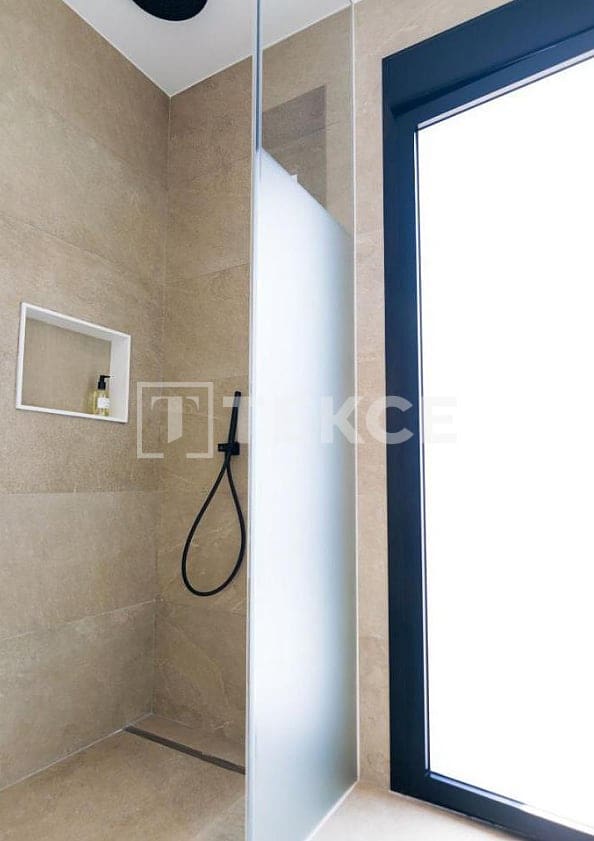 3 sypialnia Willa na sprzedaż w San Miguel de Salinas z basenem - 1 200 000 € (Ref: 8977813)