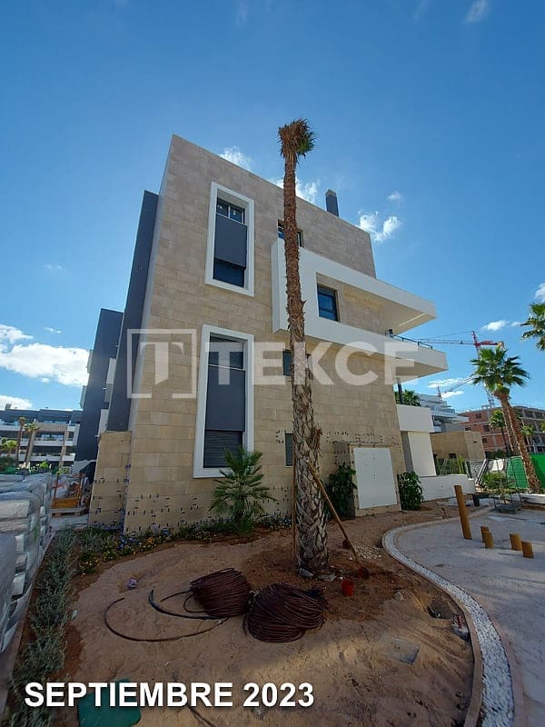 3 bedroom Flat for sale in Playa Flamenca with pool - € 522,000 (Ref: 8977814)