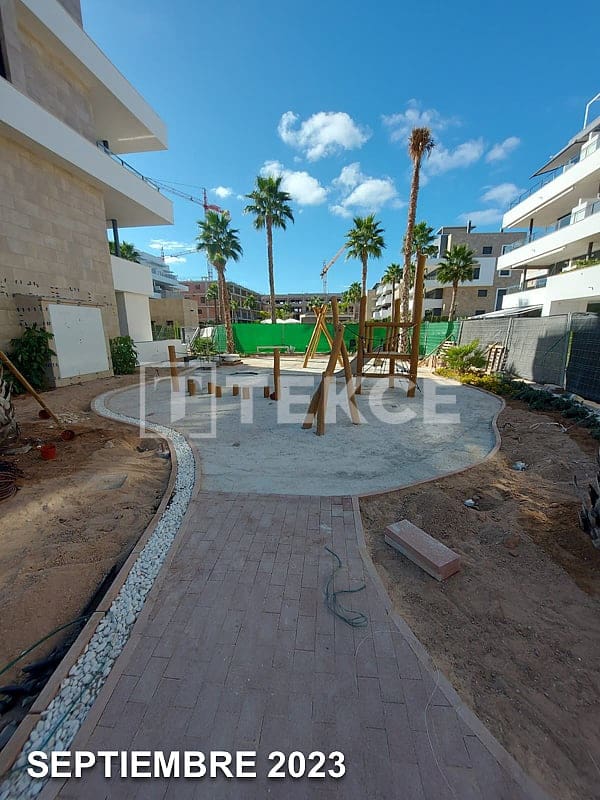 3 bedroom Flat for sale in Playa Flamenca with pool - € 522,000 (Ref: 8977814)