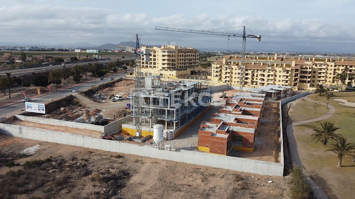 3 sypialnia Willa na sprzedaż w Los Alcazares z basenem - 560 000 € (Ref: 8981999)