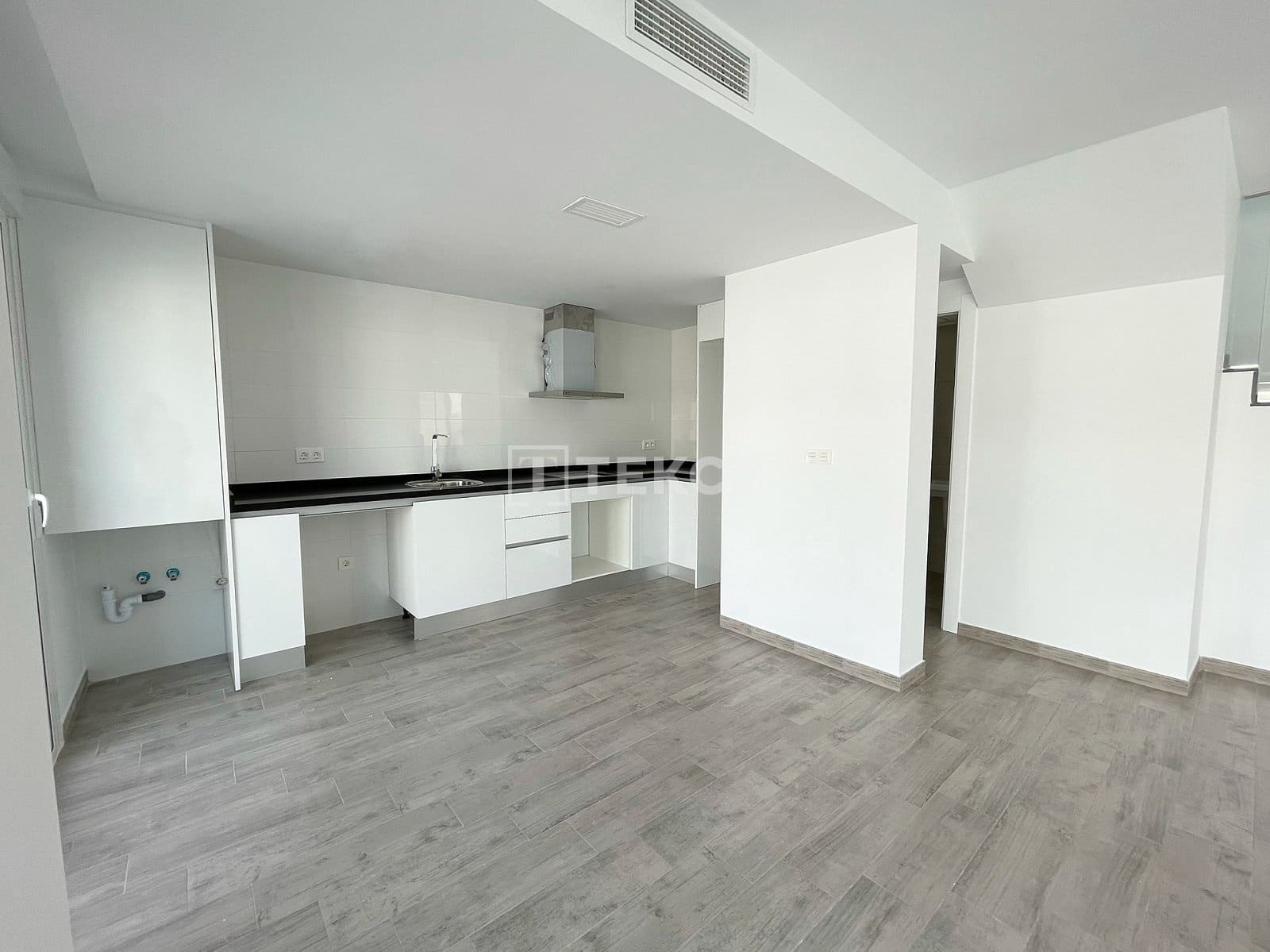 3 soveværelse Villa til salg i Gran Alacant med swimmingpool - € 425.000 (Ref: 8990332)