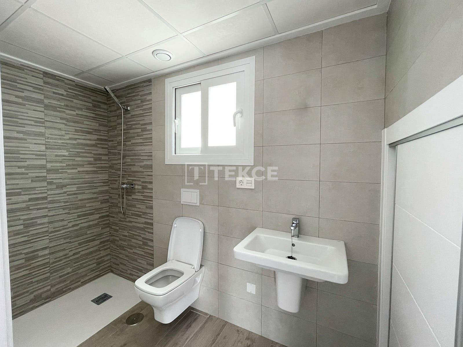 3 soveværelse Villa til salg i Gran Alacant med swimmingpool - € 425.000 (Ref: 8990332)