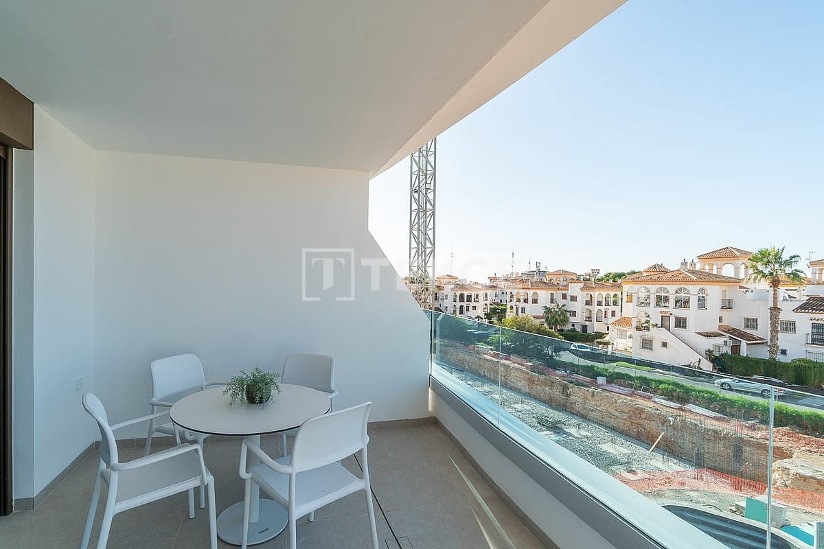 3 slaapkamer Flat te koop in Playa Flamenca met zwembad - € 419.000 (Ref: 9000465)