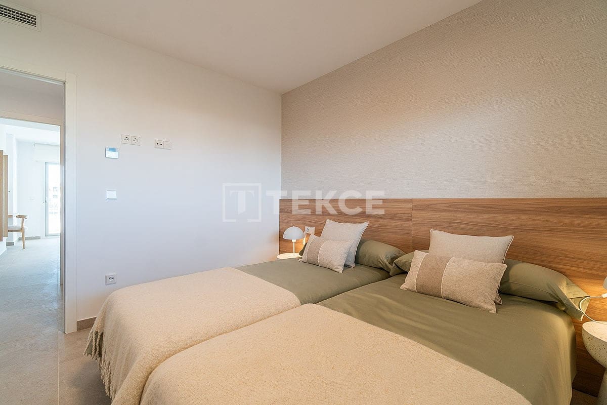 3 slaapkamer Flat te koop in Playa Flamenca met zwembad - € 419.000 (Ref: 9000465)
