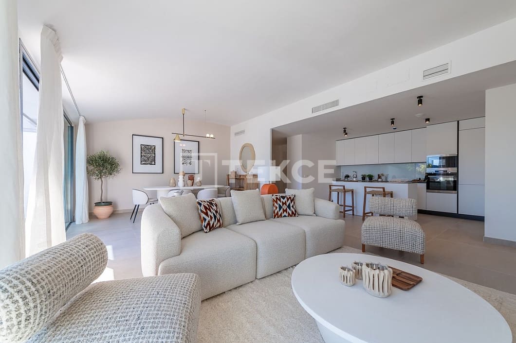 2 slaapkamer Flat te koop in Fuengirola met zwembad - € 849.000 (Ref: 9036237)