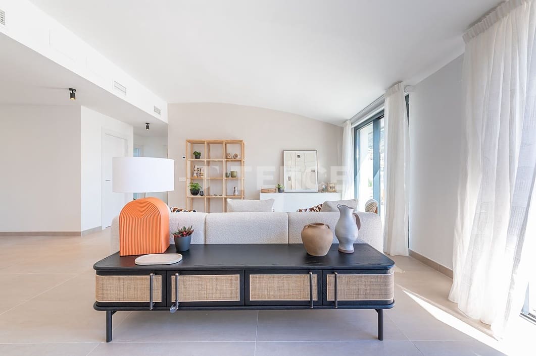 2 slaapkamer Flat te koop in Fuengirola met zwembad - € 849.000 (Ref: 9036237)