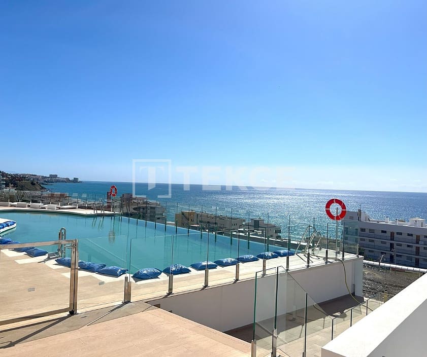 2 slaapkamer Flat te koop in Fuengirola met zwembad - € 849.000 (Ref: 9036237)