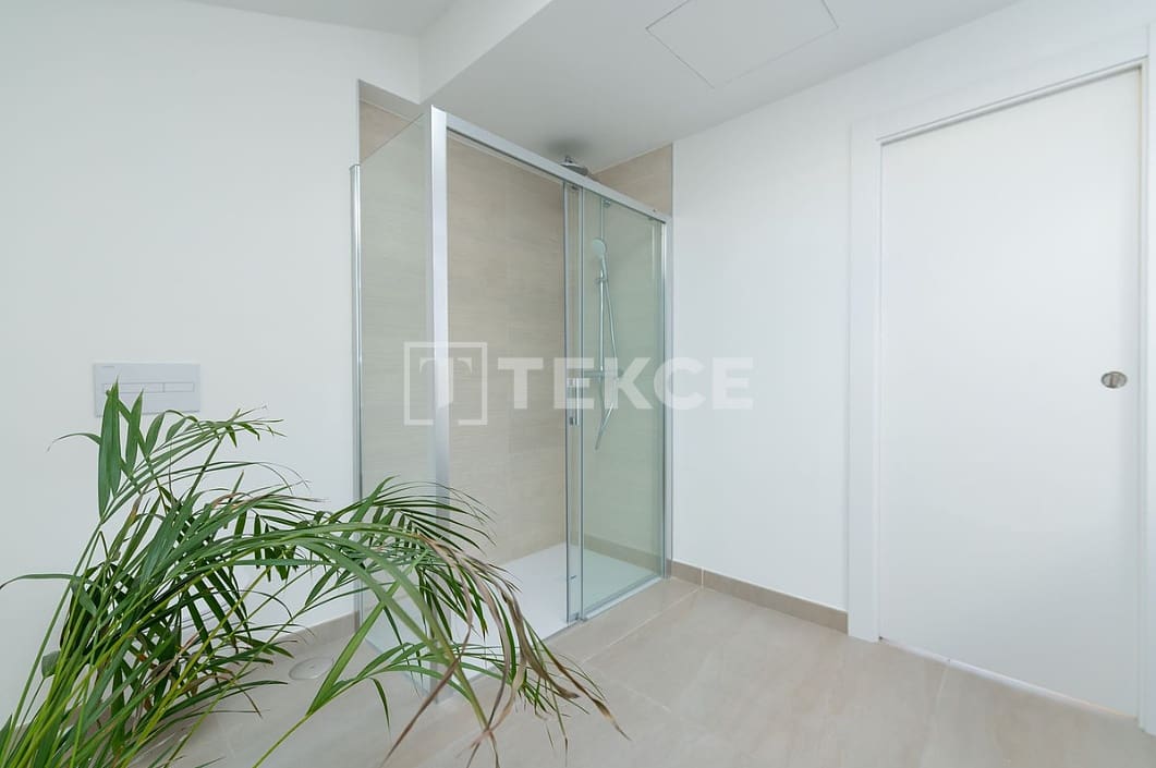 2 slaapkamer Flat te koop in Fuengirola met zwembad - € 849.000 (Ref: 9036237)