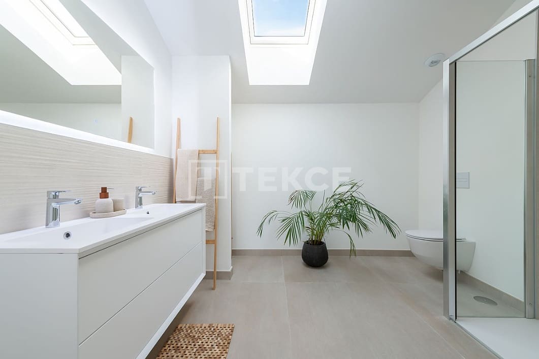 2 slaapkamer Flat te koop in Fuengirola met zwembad - € 849.000 (Ref: 9036237)