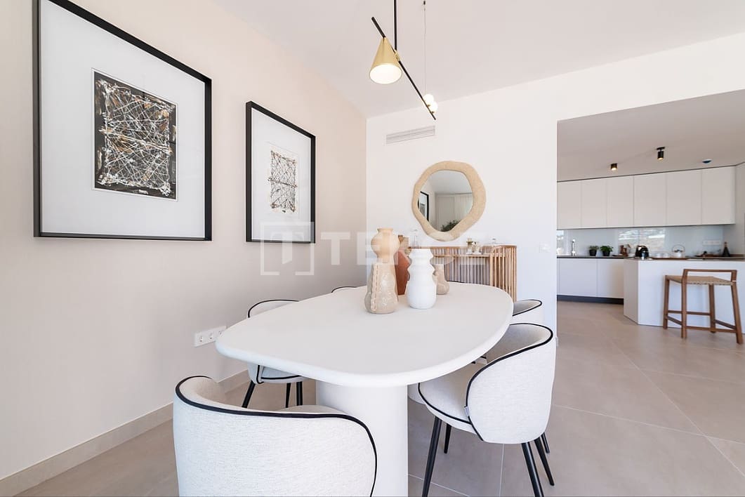 2 slaapkamer Flat te koop in Fuengirola met zwembad - € 849.000 (Ref: 9036237)