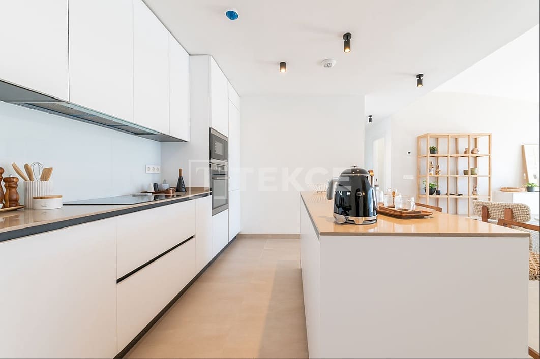 2 slaapkamer Flat te koop in Fuengirola met zwembad - € 849.000 (Ref: 9036237)