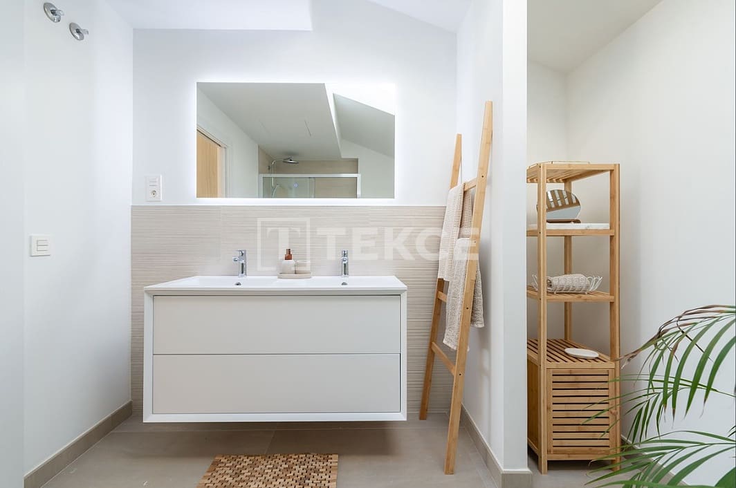 2 slaapkamer Flat te koop in Fuengirola met zwembad - € 849.000 (Ref: 9036237)