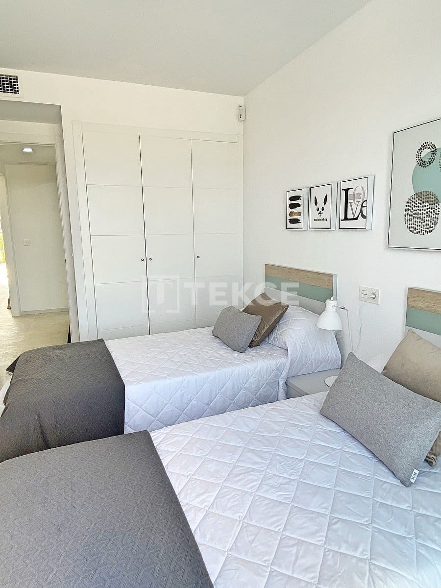 2 sypialnia Mieszkanie na sprzedaż w Torrevieja z basenem - 271 000 € (Ref: 9062026)