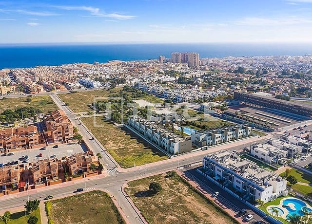 2 soveværelse Lejlighed til salg i Torrevieja med swimmingpool - € 271.000 (Ref: 9062026)
