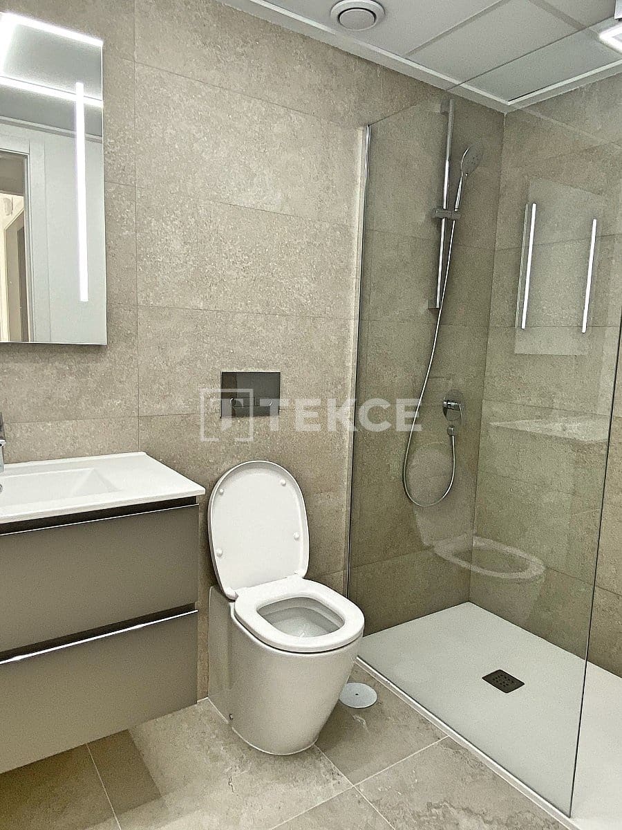 2 sypialnia Mieszkanie na sprzedaż w Torrevieja z basenem - 271 000 € (Ref: 9062026)