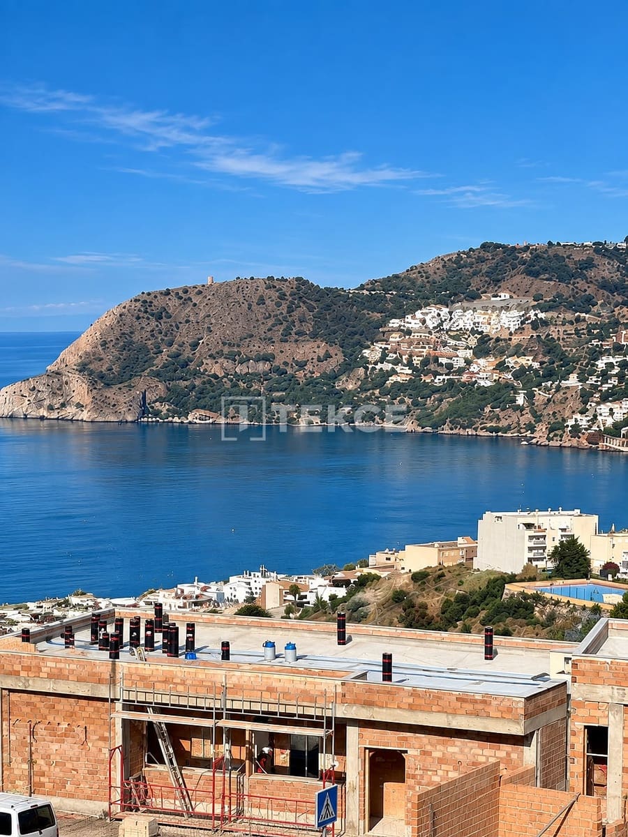 4 bedroom Villa for sale in La Herradura with pool - € 1,695,000 (Ref: 9064822)