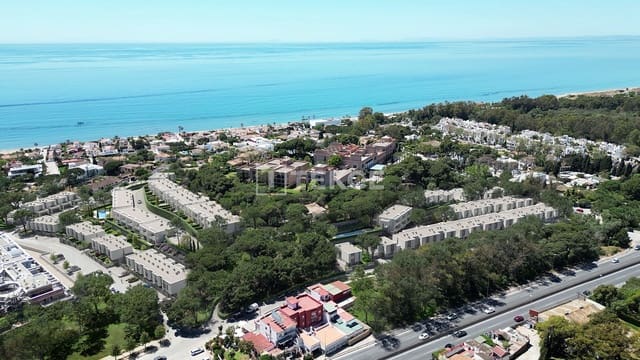 4 sypialnia Willa na sprzedaż w Elviria, Marbella z basenem - 1 200 000 € (Ref: 9129382)