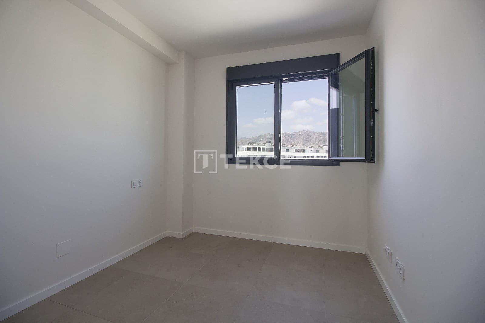 4 slaapkamer Flat te koop in Torremolinos met zwembad - € 1.450.000 (Ref: 9132008)