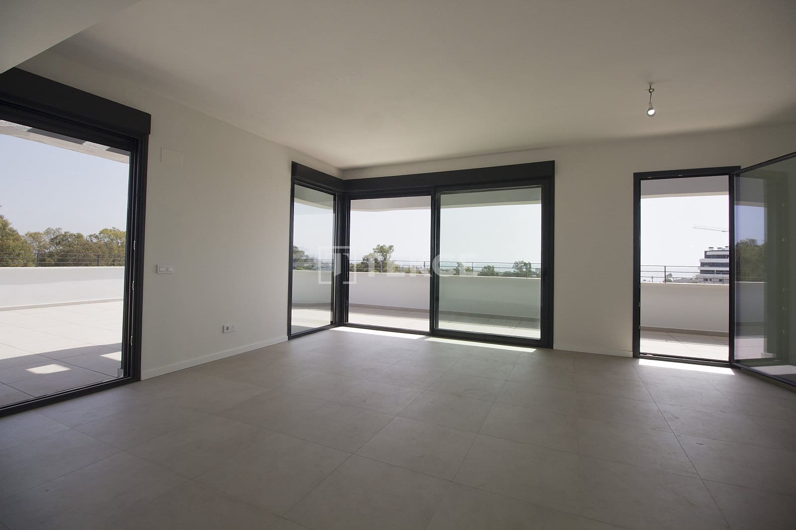 4 slaapkamer Flat te koop in Torremolinos met zwembad - € 1.450.000 (Ref: 9132008)
