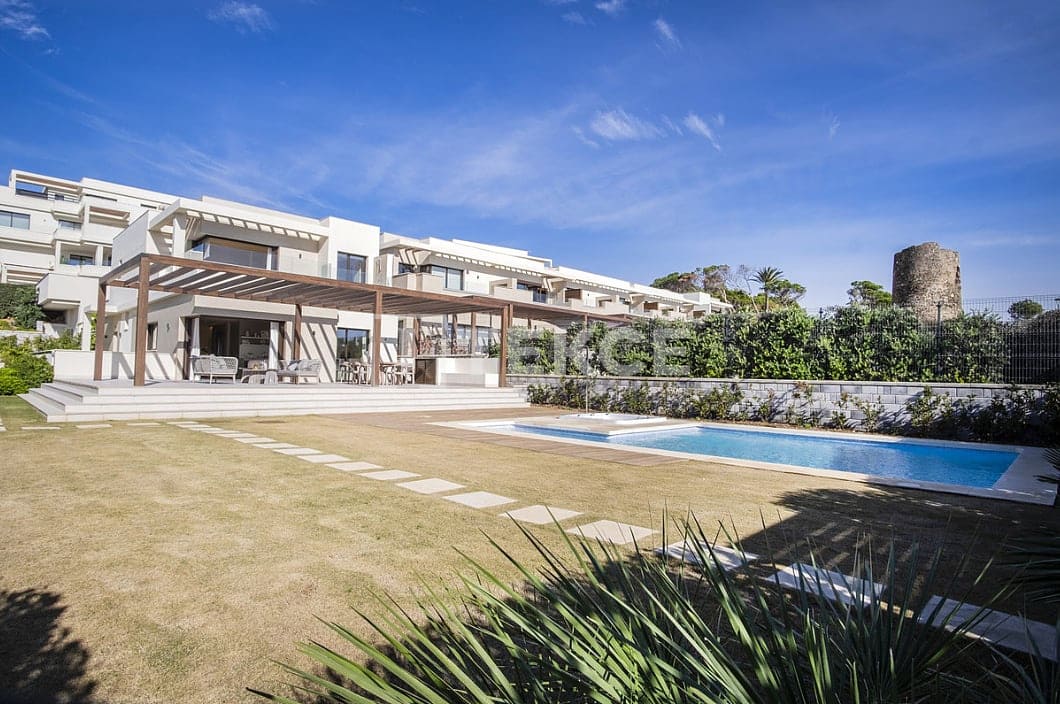Chalet de 4 habitaciones en Estepona en venta con piscina - 4.500.000 € (Ref: 9146642)