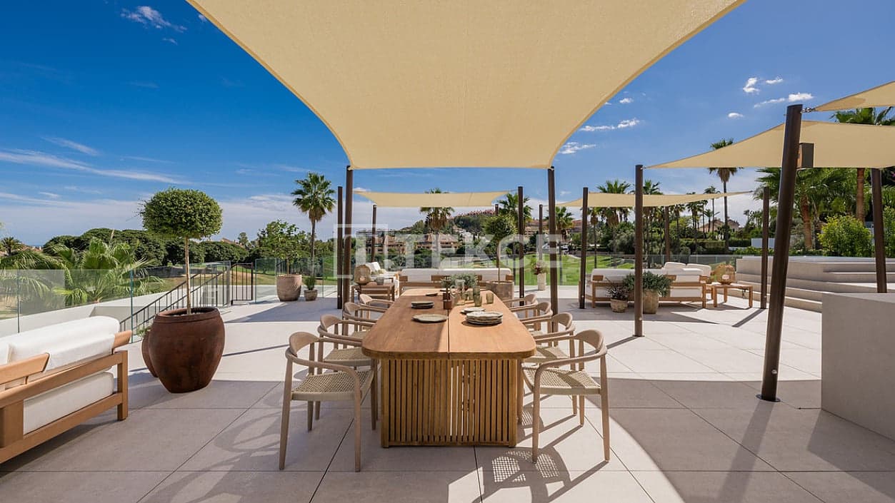 4 soveværelse Villa til salg i Nueva Andalucia med swimmingpool - € 5.975.000 (Ref: 9151599)