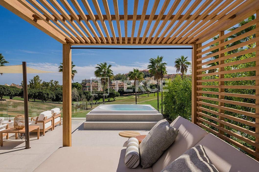 4 soveværelse Villa til salg i Nueva Andalucia med swimmingpool - € 5.975.000 (Ref: 9151599)