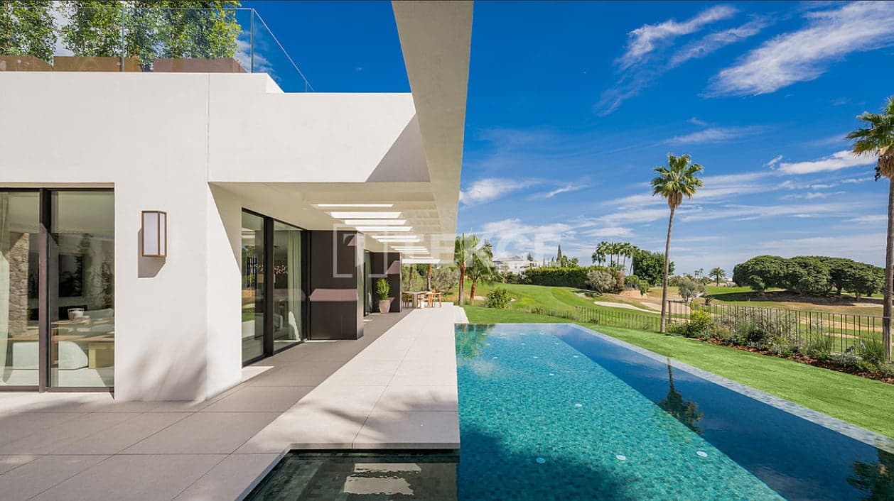 4 soveværelse Villa til salg i Nueva Andalucia med swimmingpool - € 5.975.000 (Ref: 9151599)