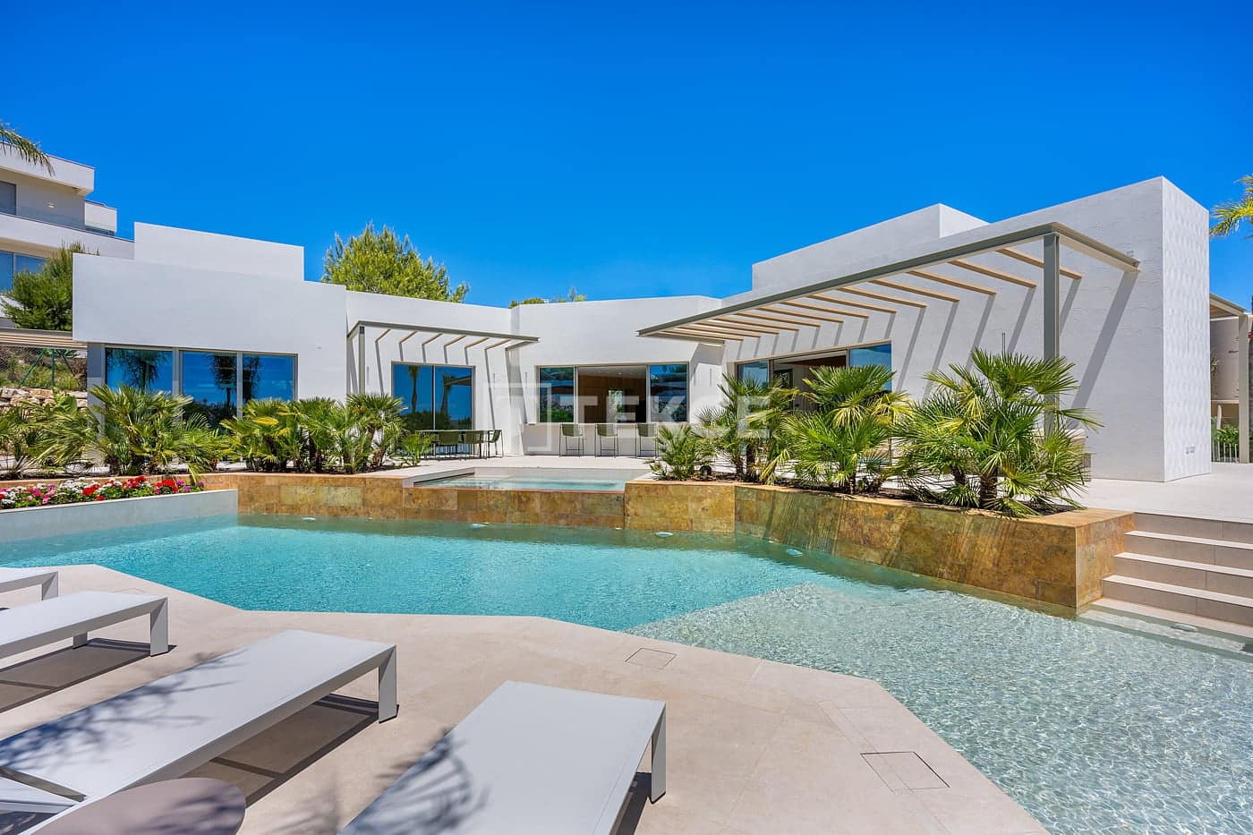 3 bedroom Villa for sale in San Miguel de Salinas with pool - € 2,450,000 (Ref: 9172674)