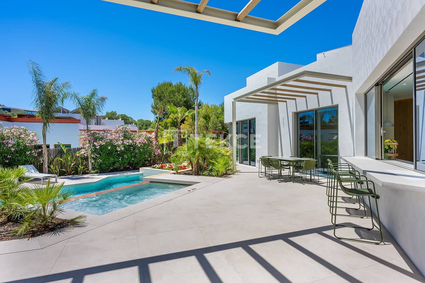 3 bedroom Villa for sale in San Miguel de Salinas with pool - € 2,450,000 (Ref: 9172674)
