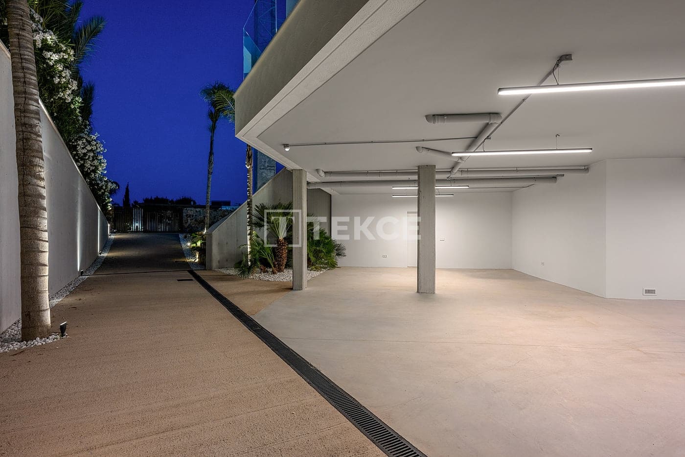 3 bedroom Villa for sale in San Miguel de Salinas with pool - € 2,450,000 (Ref: 9172674)