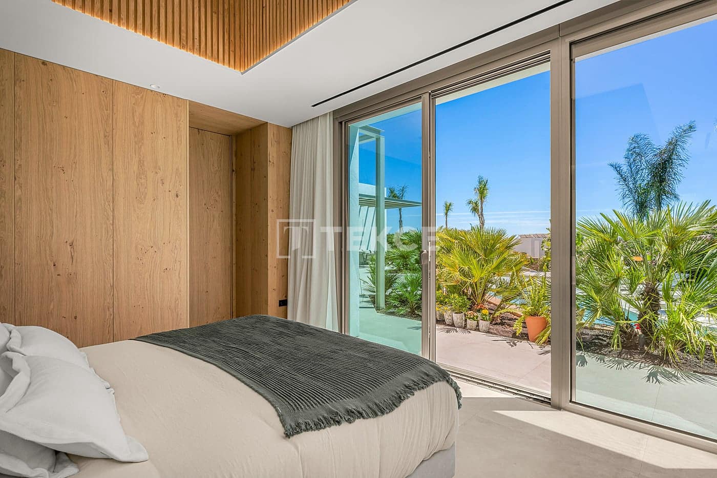 3 bedroom Villa for sale in San Miguel de Salinas with pool - € 2,450,000 (Ref: 9172674)