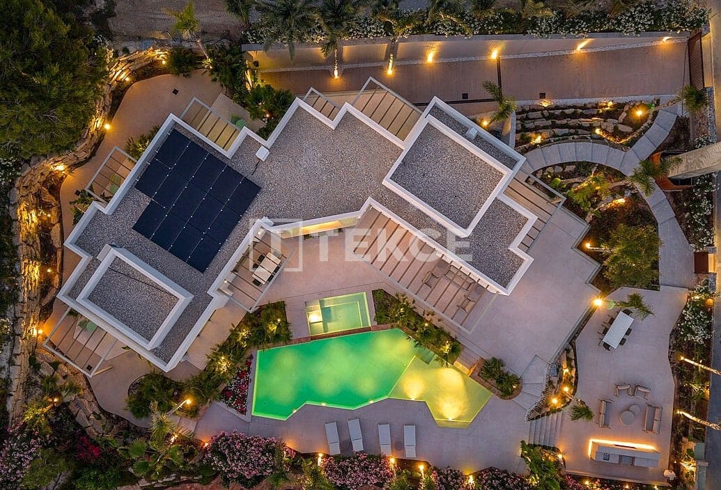 3 bedroom Villa for sale in San Miguel de Salinas with pool - € 2,450,000 (Ref: 9172674)