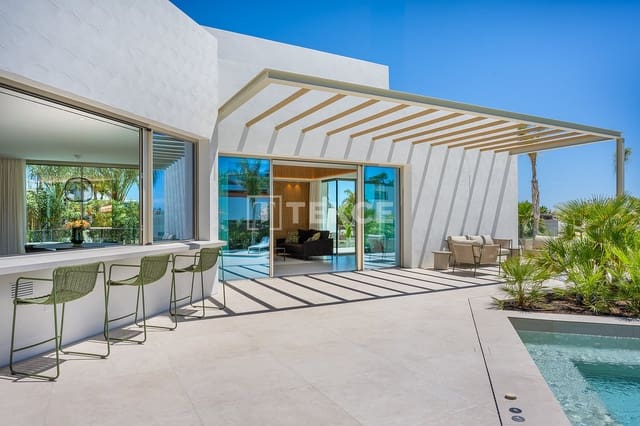 3 bedroom Villa for sale in San Miguel de Salinas with pool - € 2,450,000 (Ref: 9172674)