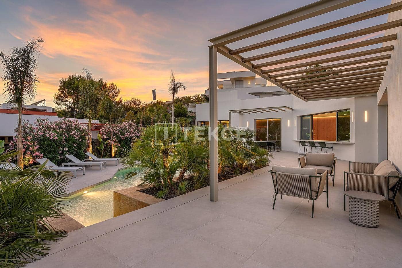 3 bedroom Villa for sale in San Miguel de Salinas with pool - € 2,450,000 (Ref: 9172674)