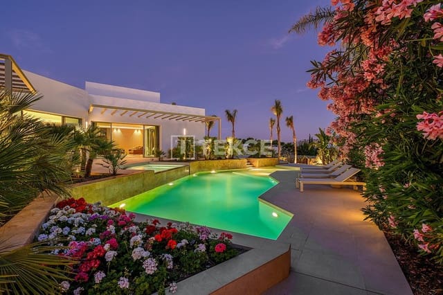3 bedroom Villa for sale in San Miguel de Salinas with pool - € 2,450,000 (Ref: 9172674)
