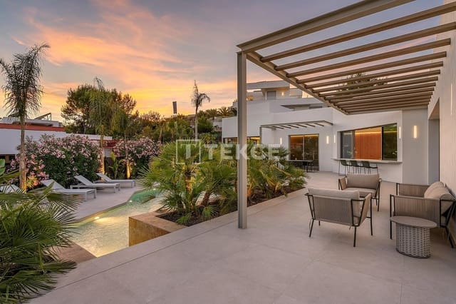 3 bedroom Villa for sale in San Miguel de Salinas with pool - € 2,450,000 (Ref: 9172674)
