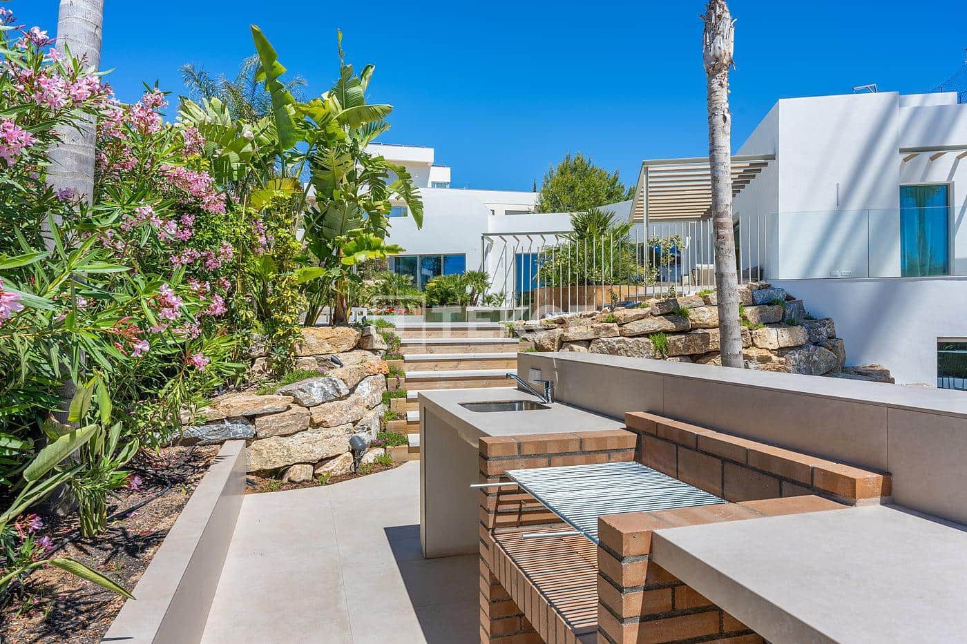 3 bedroom Villa for sale in San Miguel de Salinas with pool - € 2,450,000 (Ref: 9172674)