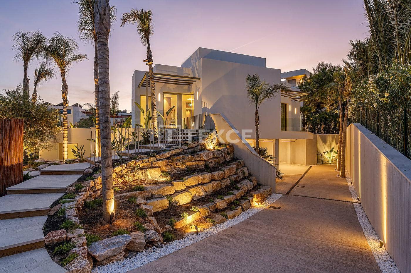 3 bedroom Villa for sale in San Miguel de Salinas with pool - € 2,450,000 (Ref: 9172674)