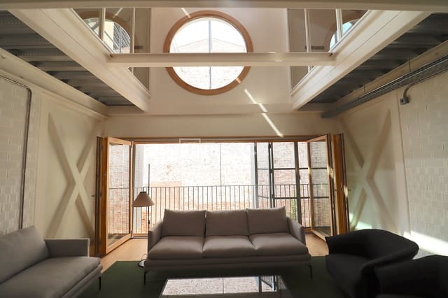 2 soverom Villa til salgs i Provençals del Poblenou, Barcelona by med svømmebasseng - € 760 000 (Ref: 9172675)