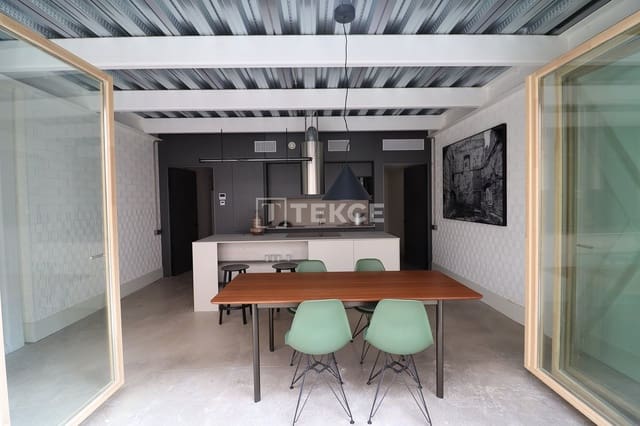 3 bedroom Villa for sale in Provençals del Poblenou, Barcelona city with pool - € 1,025,000 (Ref: 9172676)