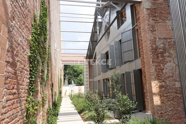 3 bedroom Villa for sale in Provençals del Poblenou, Barcelona city with pool - € 1,025,000 (Ref: 9172676)