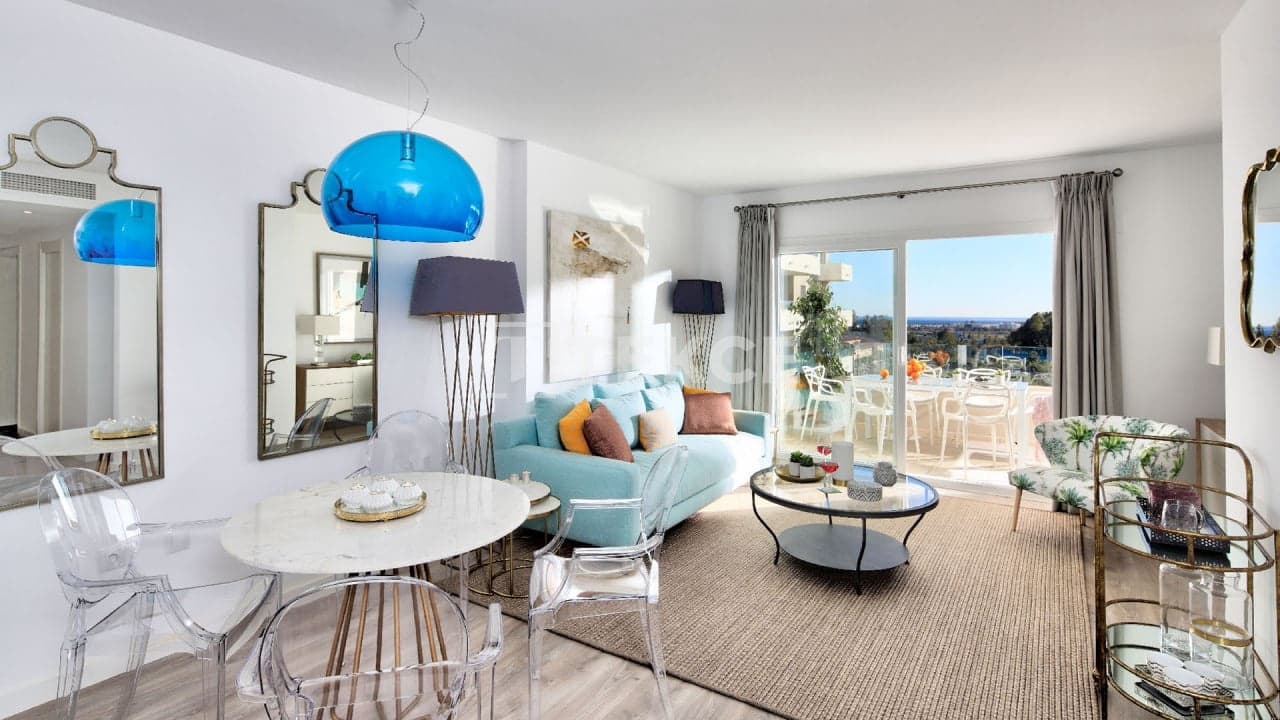 4 sovrum Lägenhet till salu i Nueva Andalucia med pool - 525 000 € (Ref: 9195178)