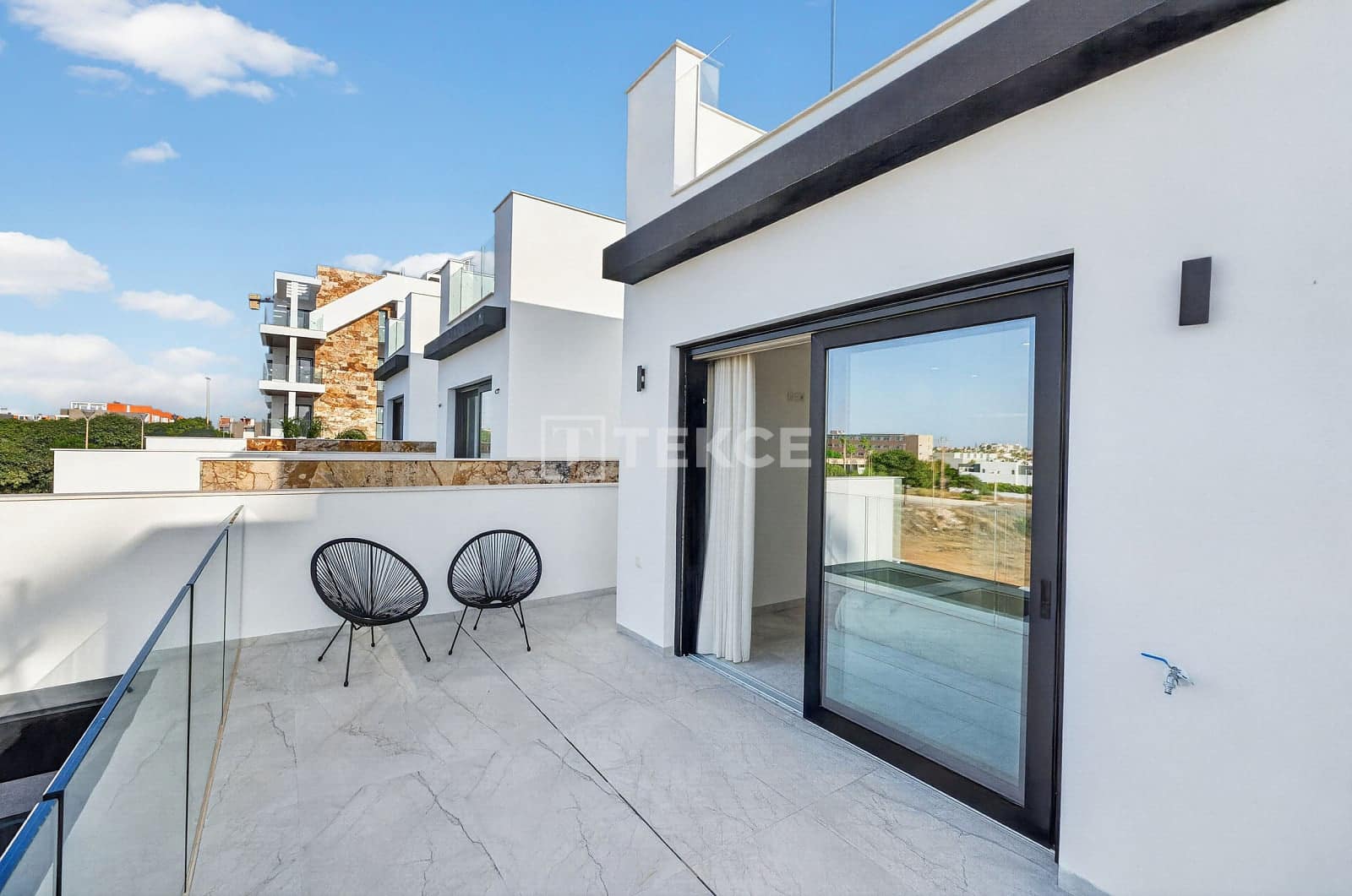 3 bedroom Villa for sale in Torrevieja with pool - € 550,000 (Ref: 9204138)
