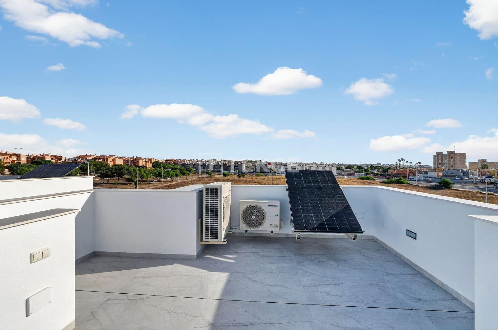 3 bedroom Villa for sale in Torrevieja with pool - € 550,000 (Ref: 9204138)