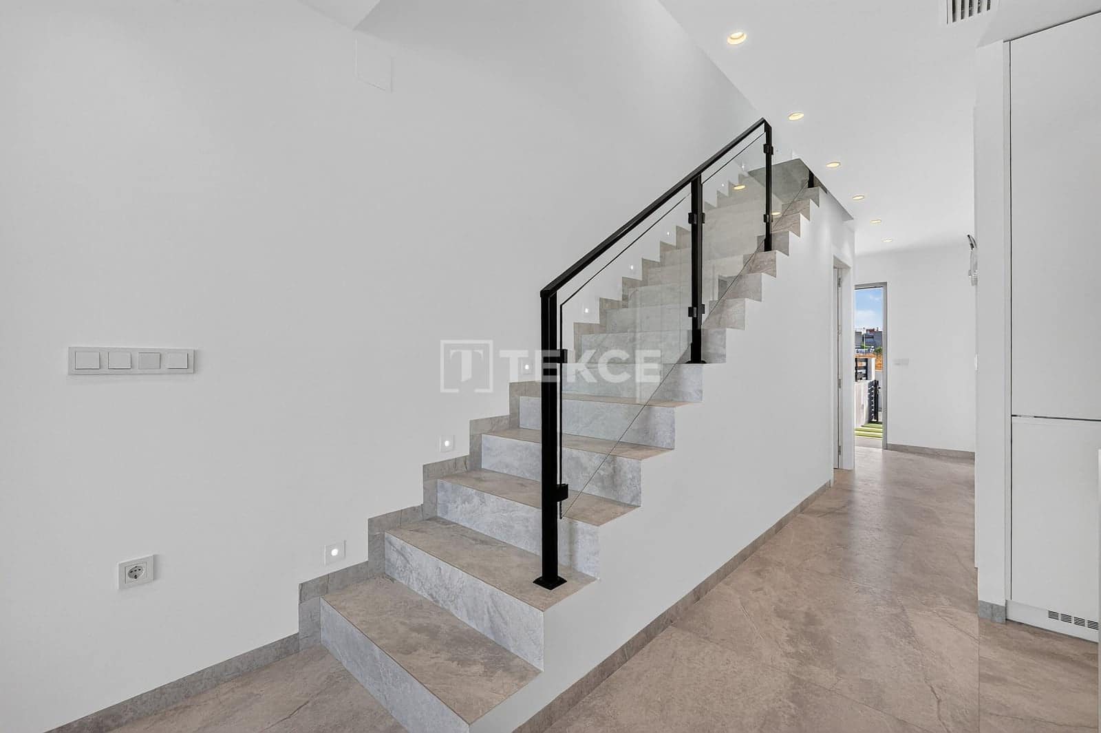 3 bedroom Villa for sale in Torrevieja with pool - € 550,000 (Ref: 9204138)